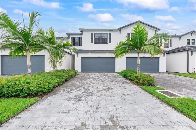 2 of 66 - 4965 Oakmont Drive, Dania, FL