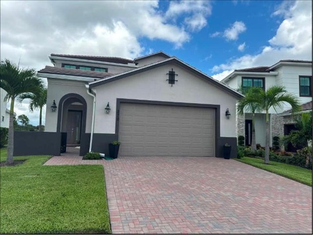 1 of 19 - 270 Se Fascino Cir, Port St. Lucie, FL