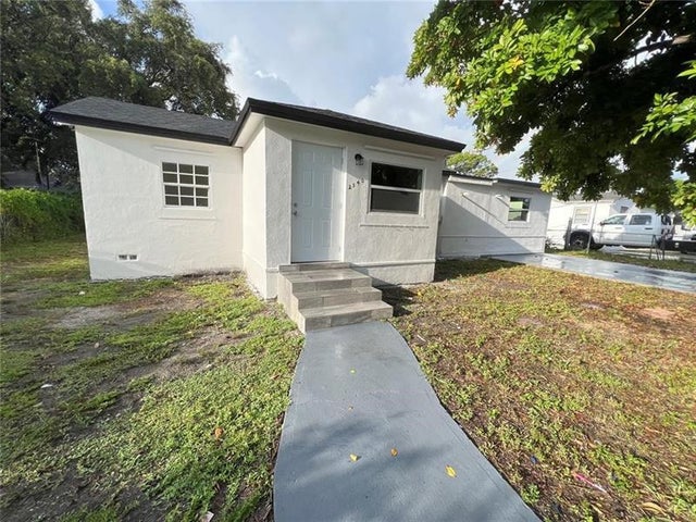 1 of 26 - 2340 Nw 99th Ter, Miami, FL