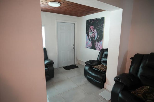 3 of 26 - 2340 Nw 99th Ter, Miami, FL