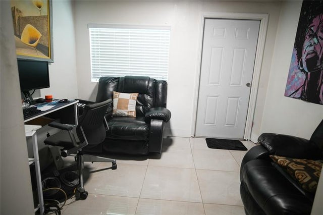 4 of 26 - 2340 Nw 99th Ter, Miami, FL