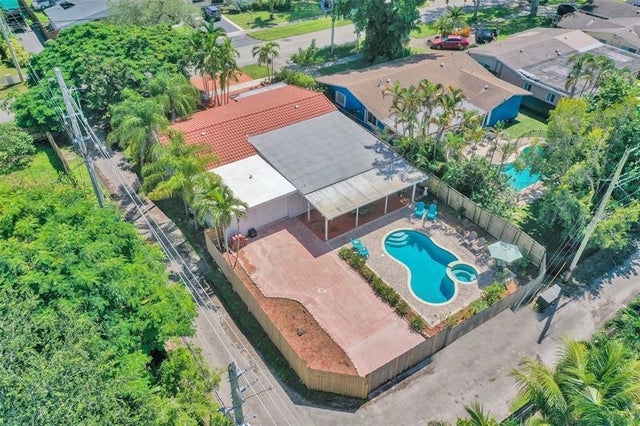 2 of 32 - 2004 N 40th Ave, Hollywood, FL