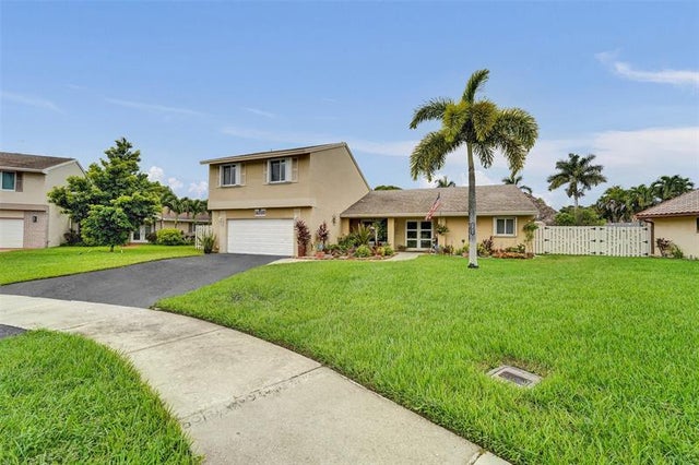 1 of 90 - 14580 Fairfax Pl, Davie, FL