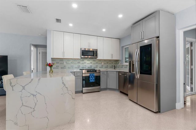 4 of 64 - 558 Ne 28th St, Wilton Manors, FL