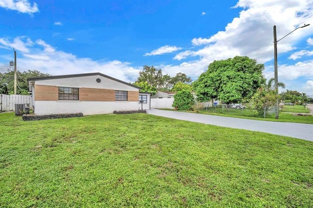 1 of 33 - 6630 Cody St, Hollywood, FL