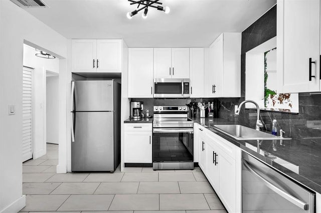 2 of 33 - 6630 Cody St, Hollywood, FL