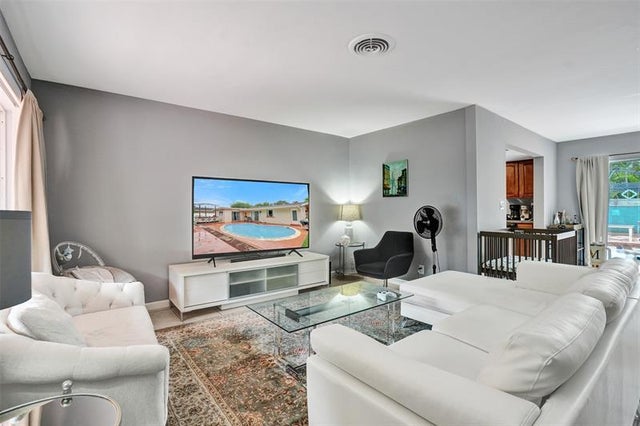 4 of 32 - 6210 Ne 21st Rd, Fort Lauderdale, FL