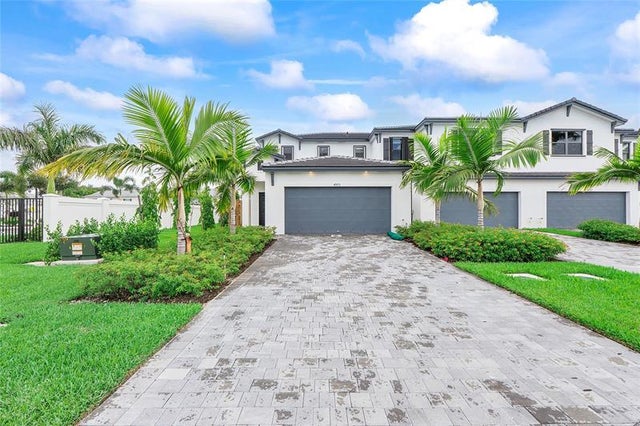 1 of 47 - 4973 Oakmont Drive, Dania, FL