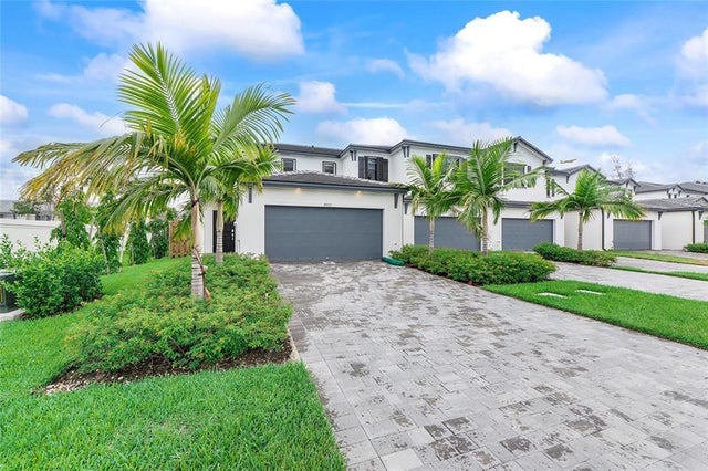 2 of 47 - 4973 Oakmont Drive, Dania, FL