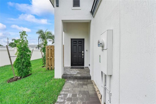 3 of 47 - 4973 Oakmont Drive, Dania, FL
