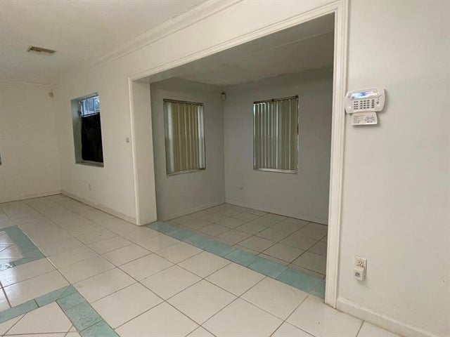 4 of 15 - 2215 Nw 9th Ct, Fort Lauderdale, FL
