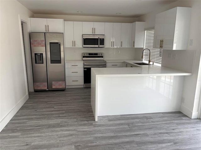 4 of 14 - 5801 W Commerical Blvd, Tamarac, FL