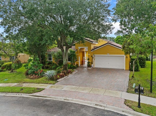 2 of 44 - 19820 Sw 7th Pl, Pembroke Pines, FL
