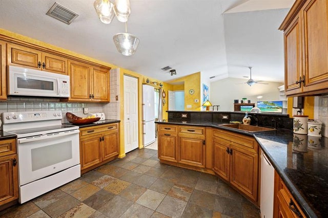 3 of 44 - 19820 Sw 7th Pl, Pembroke Pines, FL
