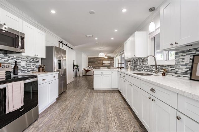 1 of 23 - 300 Ne 43rd St, Oakland Park, FL