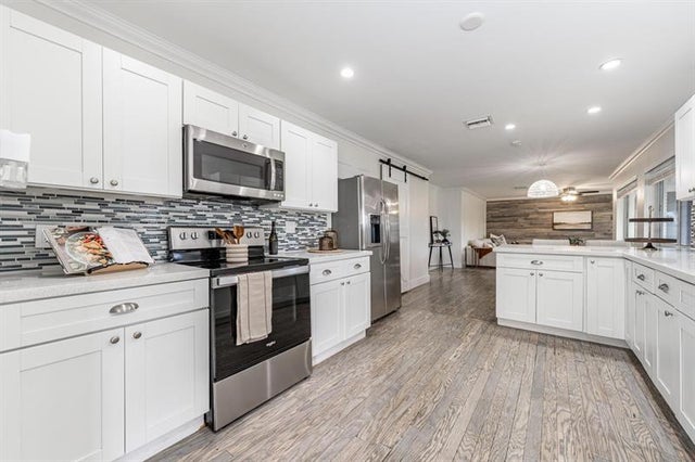 2 of 23 - 300 Ne 43rd St, Oakland Park, FL