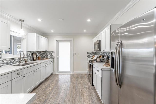 3 of 23 - 300 Ne 43rd St, Oakland Park, FL
