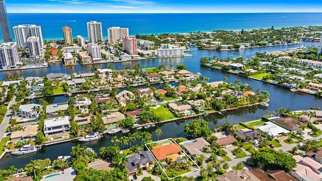 2 of 32 - 625 Oleander Dr, Hallandale, FL
