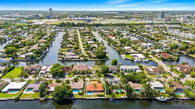 4 of 32 - 625 Oleander Dr, Hallandale, FL