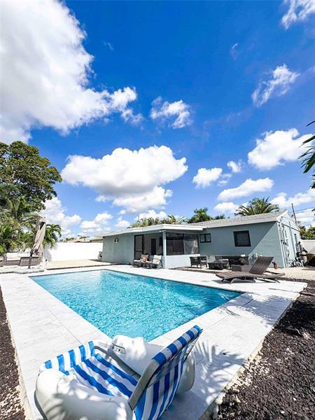 1 of 20 - 4610 Sw 24th St, Fort Lauderdale, FL