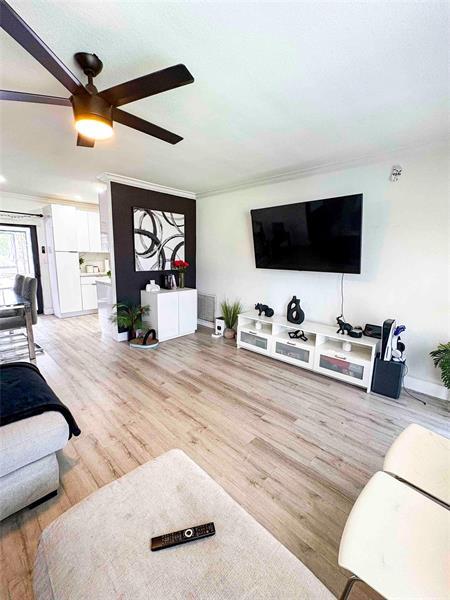 3 of 20 - 4610 Sw 24th St, Fort Lauderdale, FL