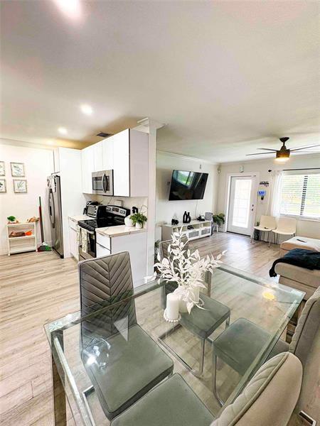 4 of 20 - 4610 Sw 24th St, Fort Lauderdale, FL
