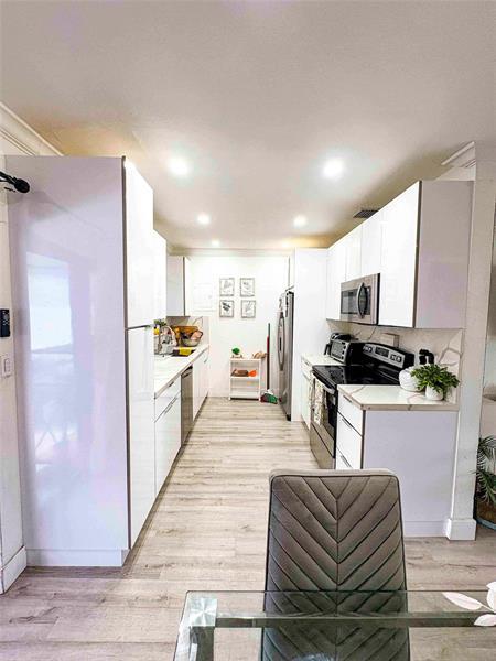 5 of 20 - 4610 Sw 24th St, Fort Lauderdale, FL