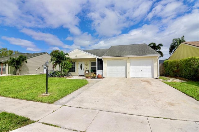 2 of 40 - 7782 N Blairwood Cir, Lake Worth, FL