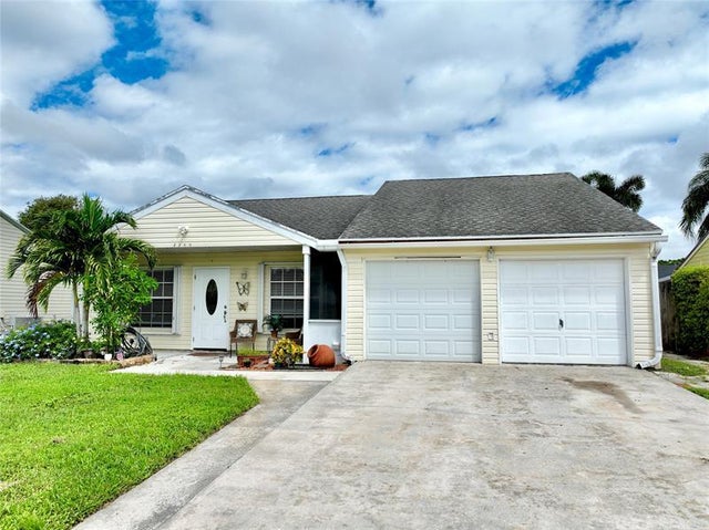 3 of 40 - 7782 N Blairwood Cir, Lake Worth, FL