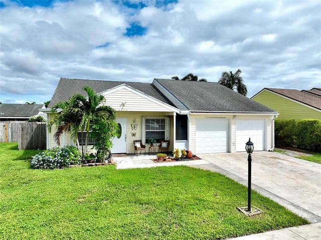 4 of 40 - 7782 N Blairwood Cir, Lake Worth, FL