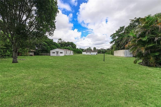 4 of 17 - 8421 Pioneer Rd, West Palm Beach, FL