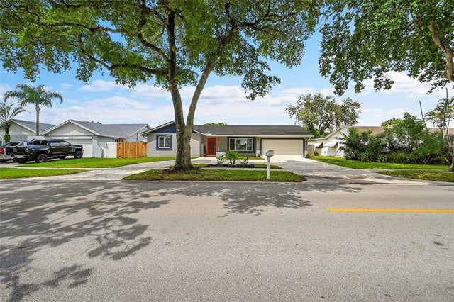 2 of 53 - 5615 Sw 118th Ave, Cooper City, FL
