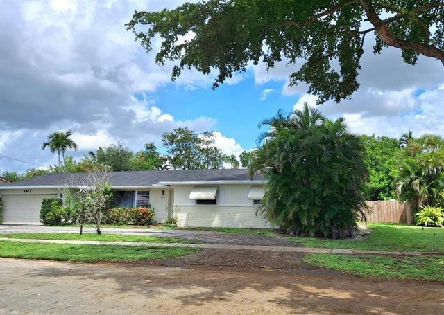 1 of 17 - 4911 Jackson St, Hollywood, FL