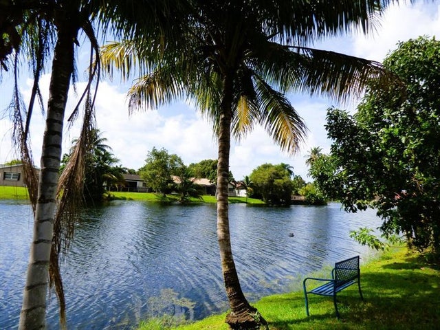 5 of 70 - 10402 Nw 5th Mnr, Plantation, FL