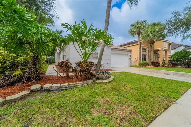 2 of 25 - 6359 Stonehurst Cir, Lake Worth, FL