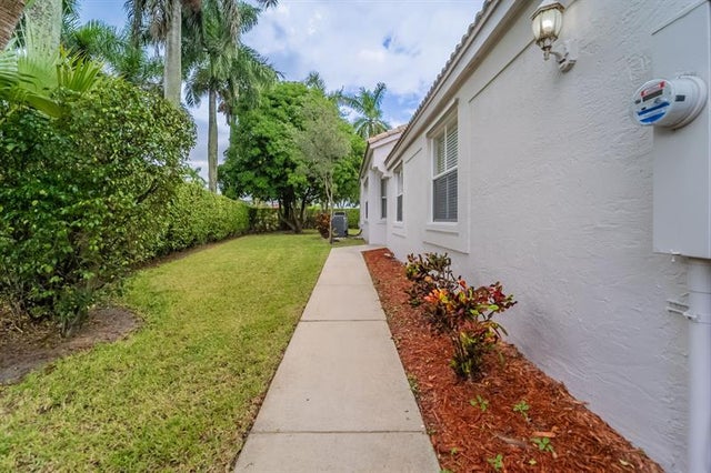 4 of 25 - 6359 Stonehurst Cir, Lake Worth, FL