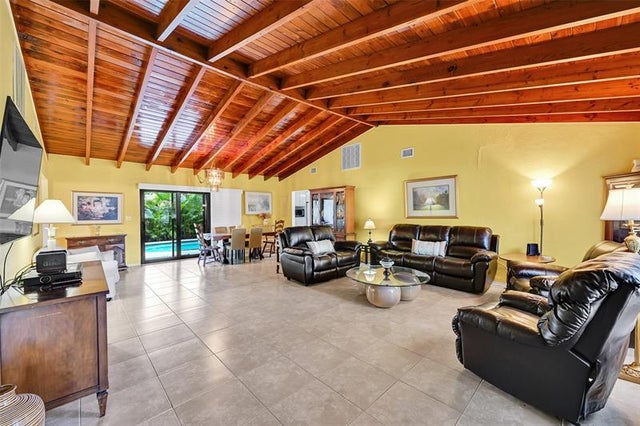 5 of 37 - 900 Se 13th Ct, Deerfield Beach, FL