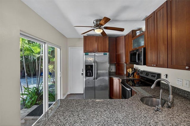 3 of 48 - 1515 Ne 14th St, Fort Lauderdale, FL