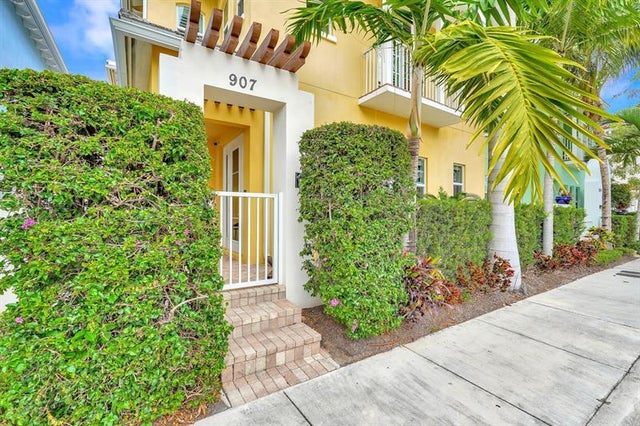 2 of 43 - 907 N Victoria Park Road, Fort Lauderdale, FL