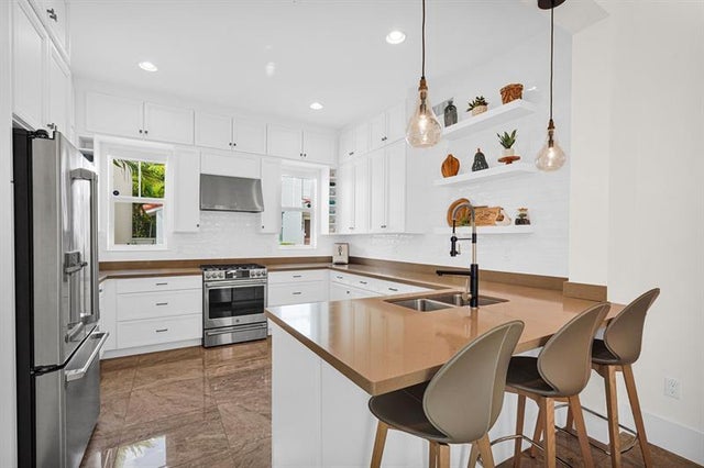 3 of 43 - 907 N Victoria Park Road, Fort Lauderdale, FL