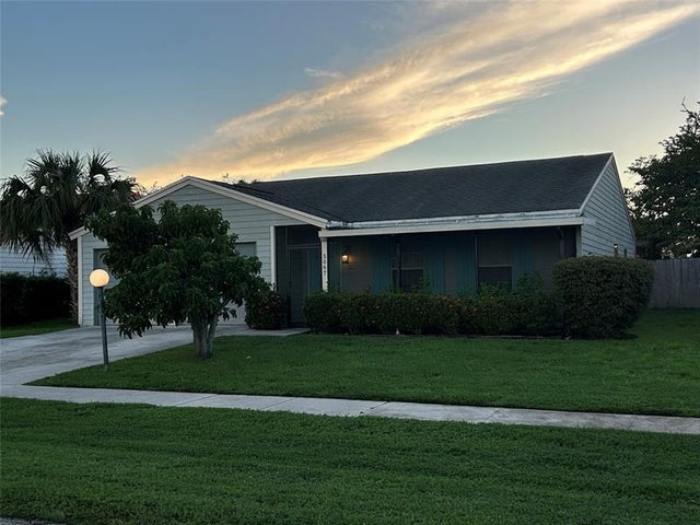 1 of 11 - 5067 Canal Cir E, Lake Worth, FL