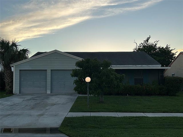 2 of 11 - 5067 Canal Cir E, Lake Worth, FL