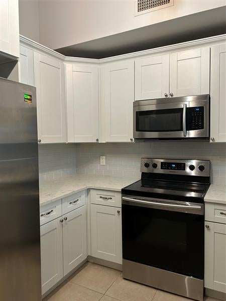 3 of 11 - 5067 Canal Cir E, Lake Worth, FL