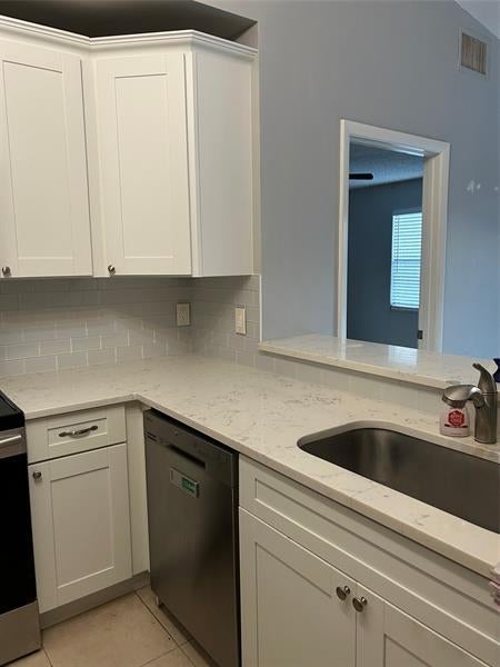 4 of 11 - 5067 Canal Cir E, Lake Worth, FL