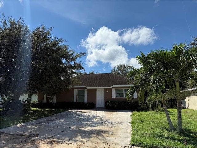 1 of 17 - 622 Orchard Park Dr, Clewiston, FL