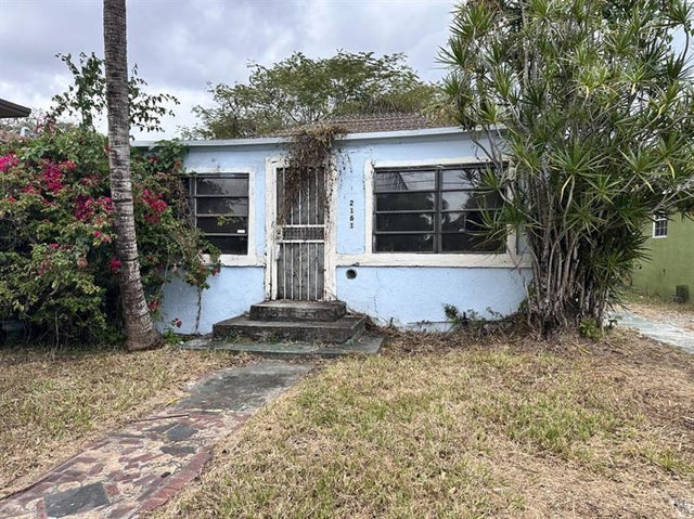 1 of 4 - 2161 Nw 50th St, Miami, FL
