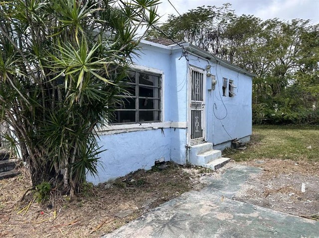 2 of 4 - 2161 Nw 50th St, Miami, FL