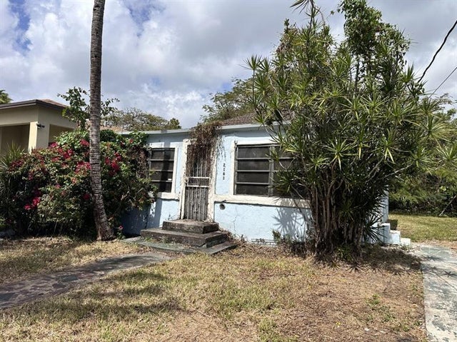 3 of 4 - 2161 Nw 50th St, Miami, FL