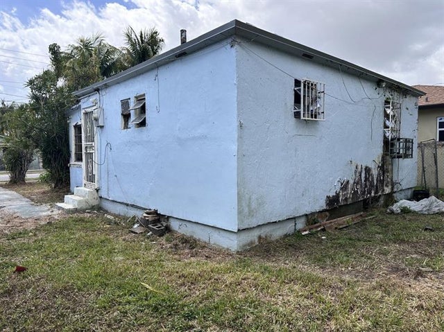 4 of 4 - 2161 Nw 50th St, Miami, FL