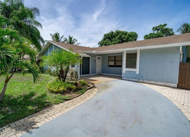 5041 Woodland Dr, Delray Beach